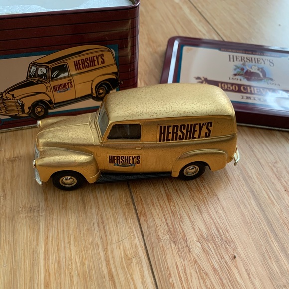 HERSHEY'S 1950CHEVY DIE CAST VAN 100th ANNIVERSARY - Picture 1 of 4